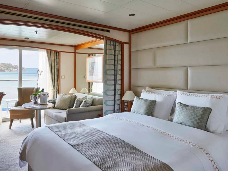 Deluxe Veranda Suite